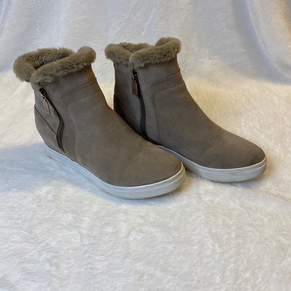 Blondo Tan Flat Ankle Boots Booties